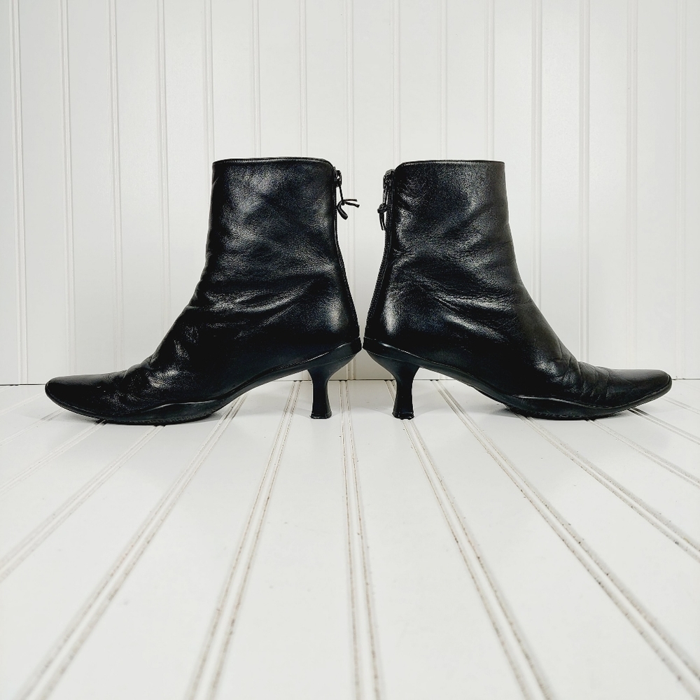 Stuart Weitzman Women's Black Leather Kitten Heel Back Zip Ankle Boots I464 - Picture 7 of 11